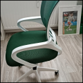 Zielone krzesło biurowe na kółkach obrotowe do biurka do nauki SMART 110kg 1.png