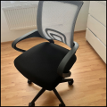 Szare krzesło biurowe 110kg. na kółkach obrotowe do biurka smart czarna podstawa 4.png