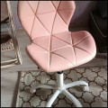 Różowe krzesło  na kółkach obrotowe biała podstawa ekoskóra profilowane ENDO  (6).jpg