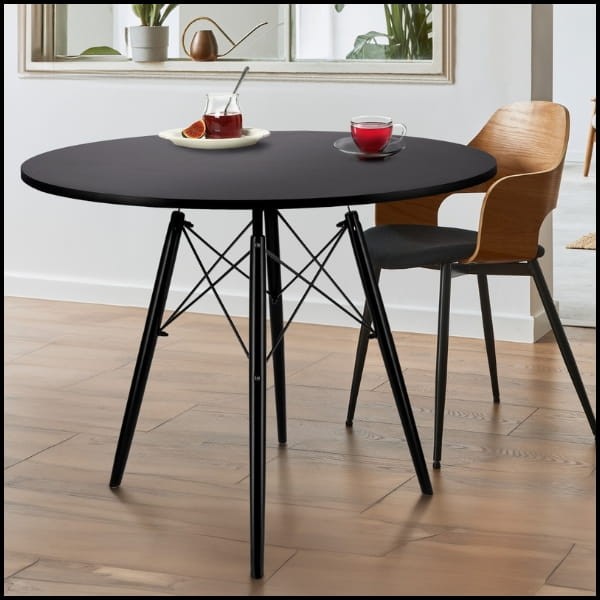 zaaranzuj produkt na tle pokoju, zachowaj kolor i bryłe produktu 1;1, drugie zdjęcie przygotowuj z mężczyżną siedząca przy nim i pijaca kawe (1).jpg