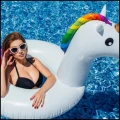 Białe dmuchane koło do pływania jednorożec na plażę, basen i wakacje (7).jpg