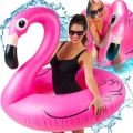 Różowe dmuchane koło do pływania flaming na plażę, basen i wakacje (13).jpg