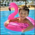 Różowe dmuchane koło do pływania flaming na plażę, basen i wakacje (15).jpg