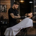 Brązowy fotel kosmetyczny fryzjerski barberski obrotowy z podnóżekiem i zagłówkiem ILFORD (9).jpg