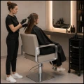Beżowo srebrny fotel fryzjerski barberski kosmetyczny z podnóżkiem Physa OTLEY (1).jpg