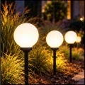 Lampa solarna 4 led wbijana czujnik zmierzchu do ogrodu 73cm biała kula ip44 (5).jpg