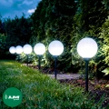 Lampa solarna 4 led wbijana czujnik zmierzchu do ogrodu 53cm biała kula ip44 (9).jpg